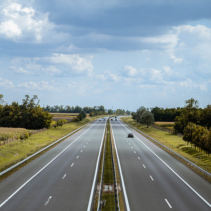 dualcarriageway-with-grassland-at-the-side