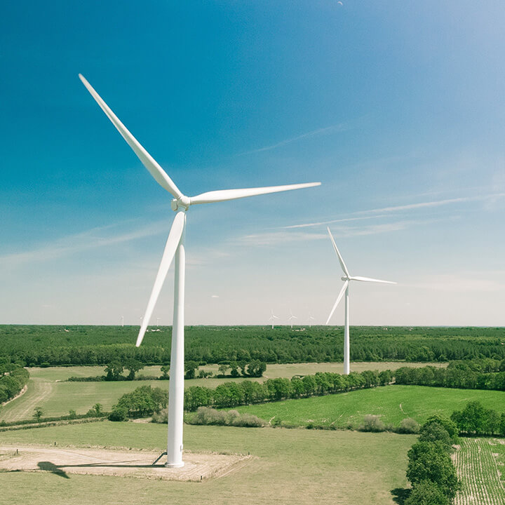 Wind-turbines-in-a-field-