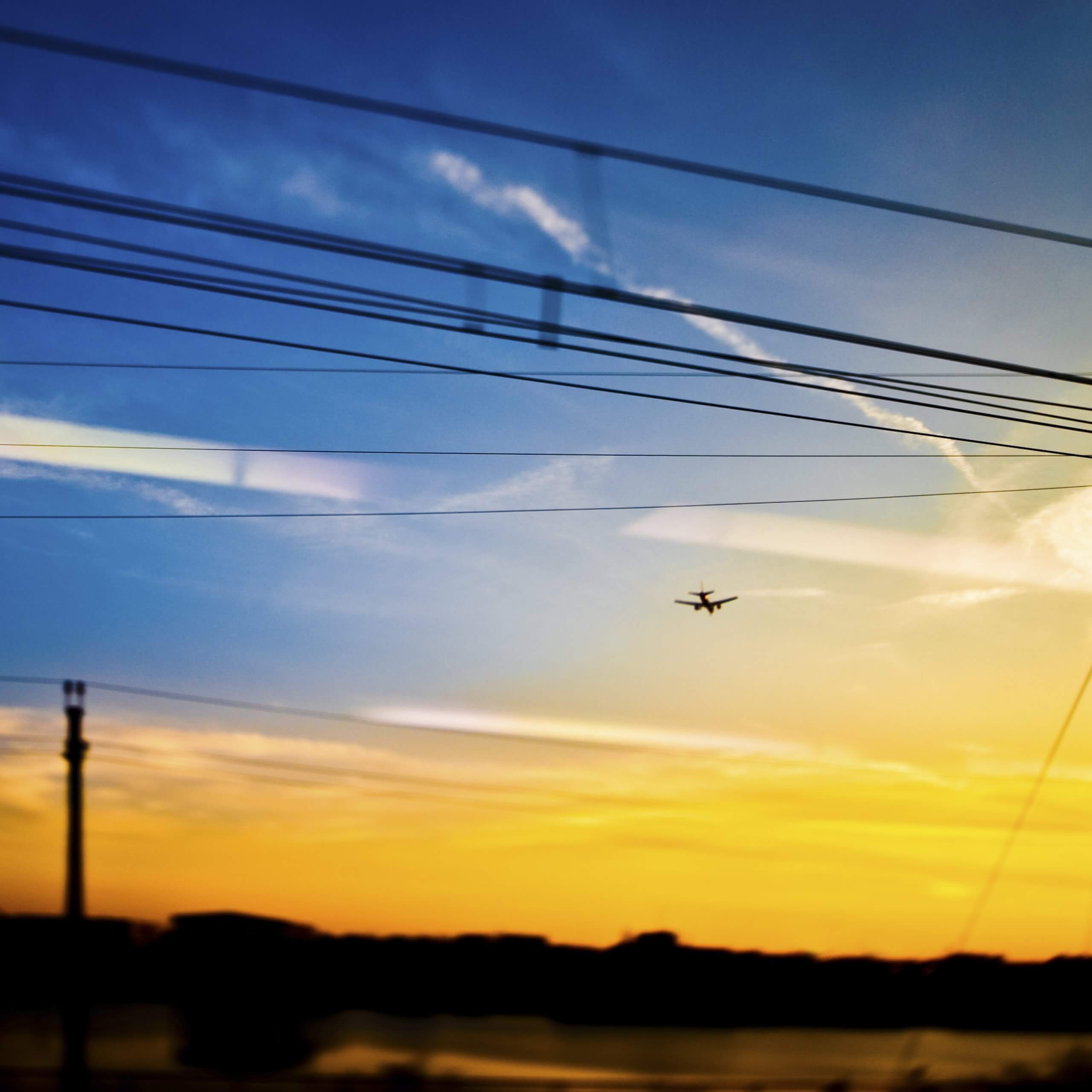 A plane landing at an airport at sunset. A visual metaphor for the topic of this article: Right to work issues and best practices.